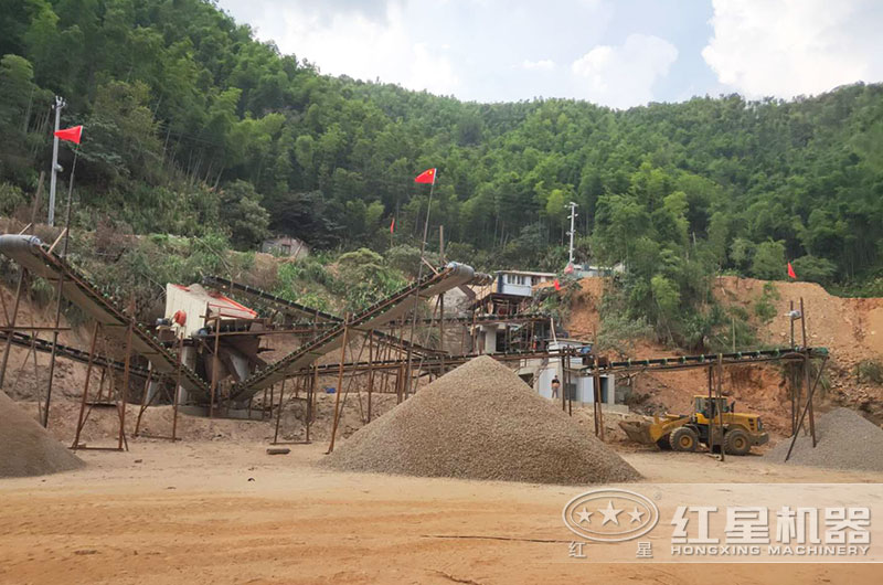 碎石機(jī)每小時(shí)300噸多少錢一臺(tái)？