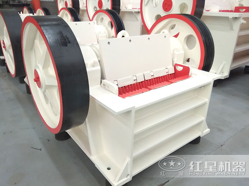小型石子破碎機(jī)能打多少石料，一套多少錢？附碎石視頻