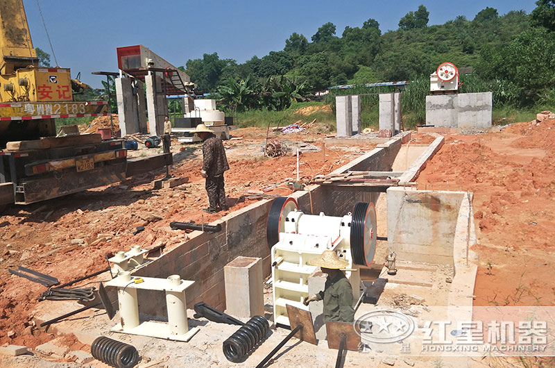 細顎式破碎機-300x1300鄂破出料粒度是多少，價格及參數(shù)