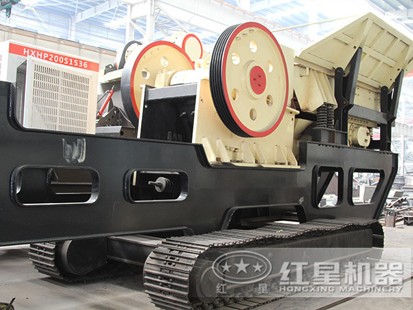 履帶移動破碎車，搭載顎式破碎機