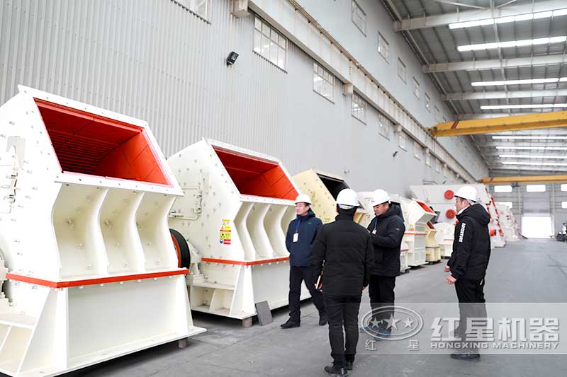 客戶考察錘式破碎機(jī)廠家