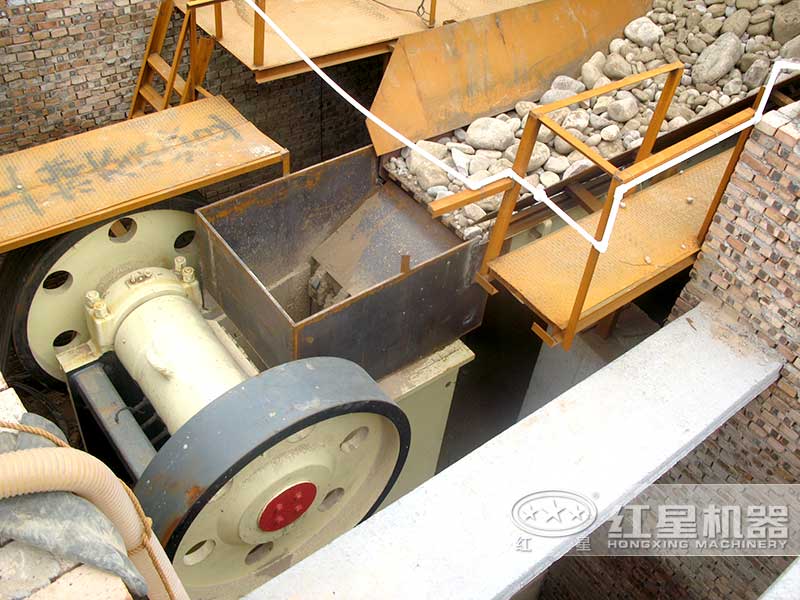 停機(jī)時(shí)先停給料再停破碎機(jī)