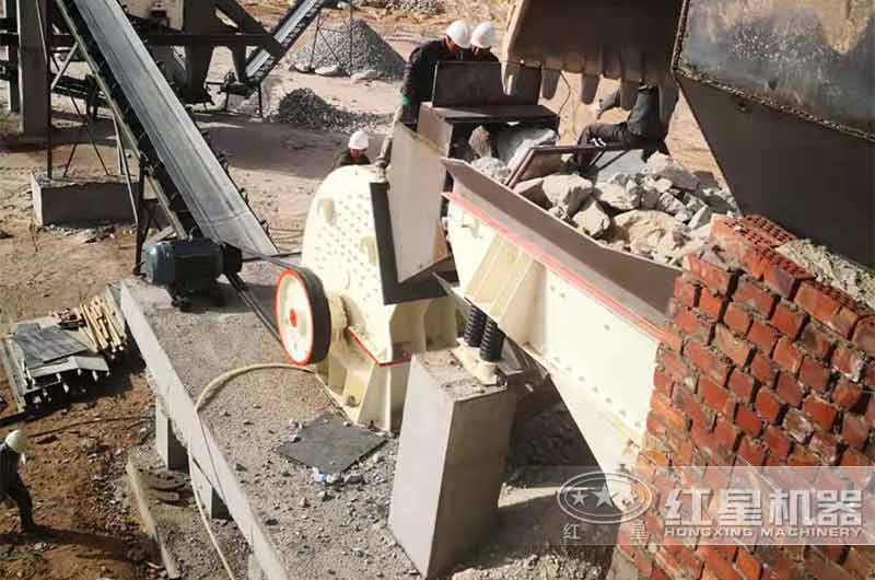 巨石破碎用重錘破碎機還是顎式破碎機，選擇可不簡單